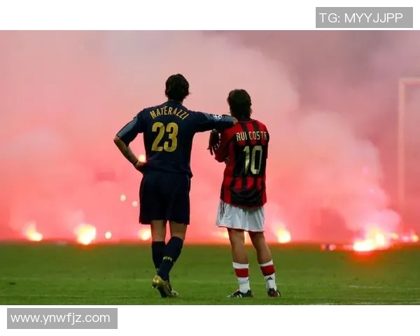 足球明星背影合影展现运动魅力与团队精神的精彩瞬间