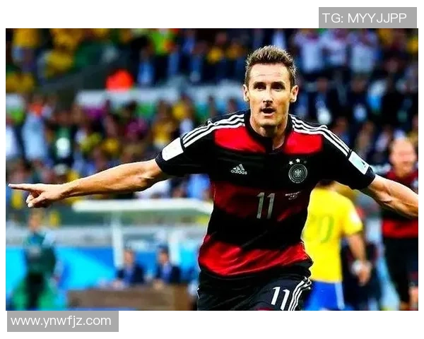 德国17号足球明星的辉煌历程与背后的故事揭秘 德国17号足球明星的辉煌历程与背后的故事揭秘