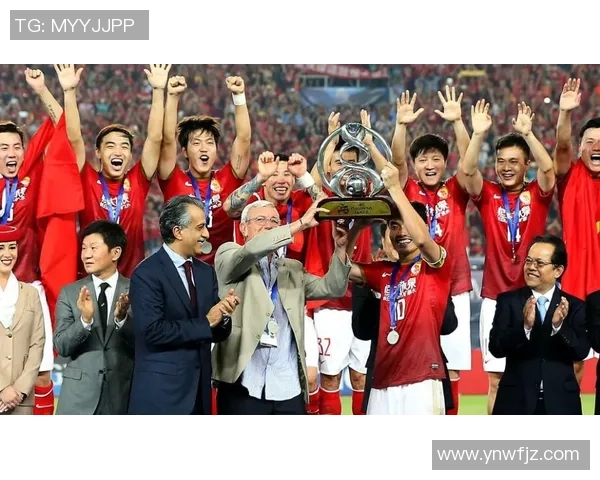 足球明星签约仪式盛况空前亚裔球员引领新风潮 足球明星签约仪式盛况空前亚裔球员引领新风潮